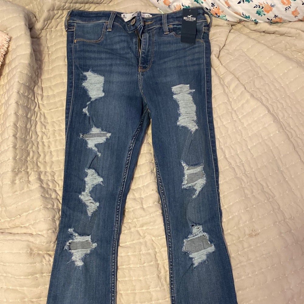 Hollister jeans. waist- 26” length- 30” brand new